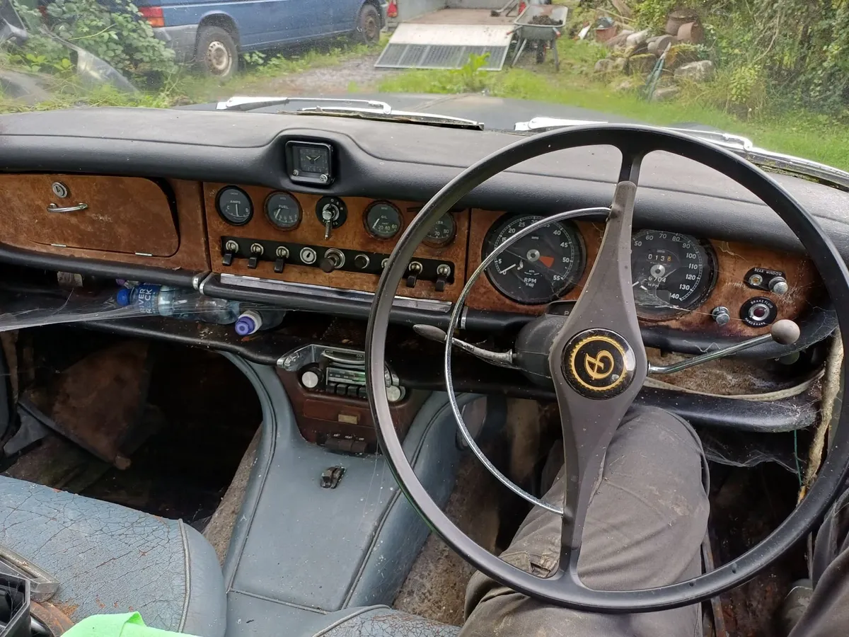 Daimler 420 Sovereigns - Image 3