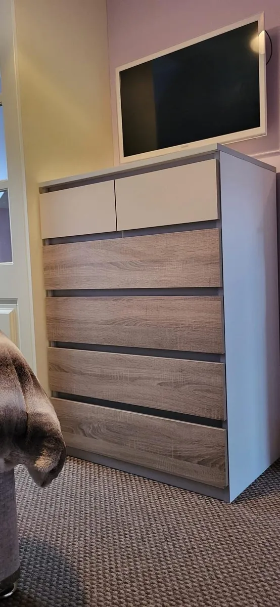 Chest of drawers - Image 1