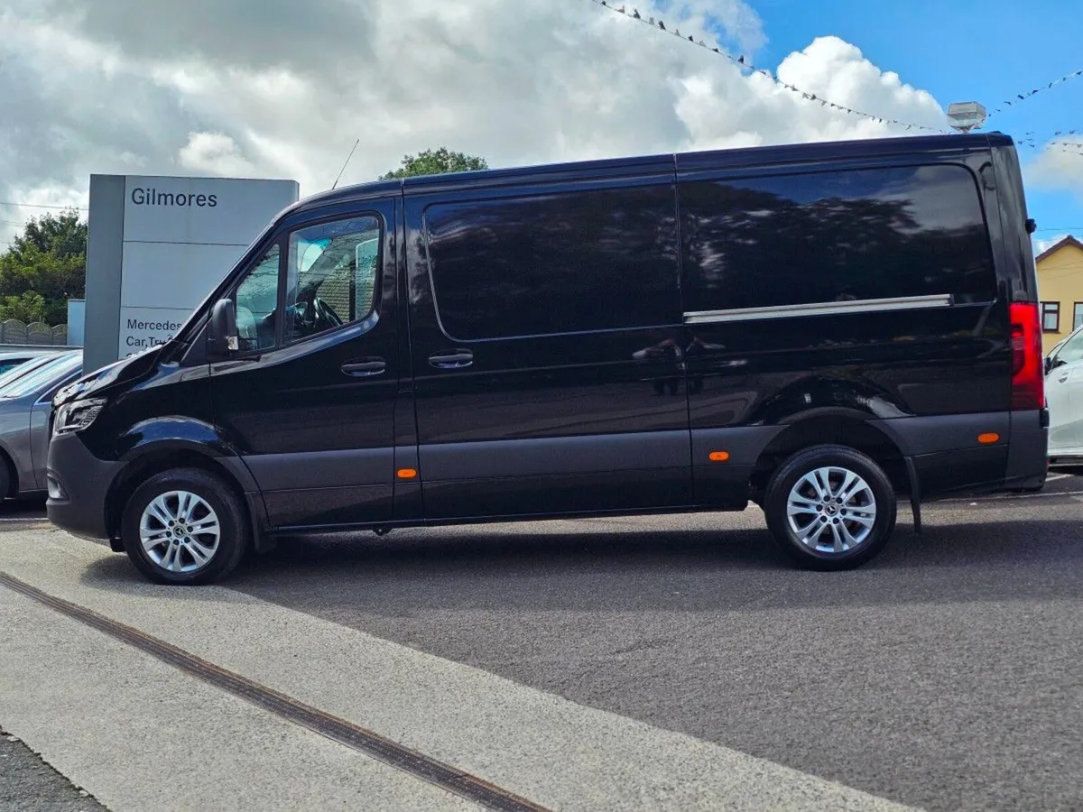 Mercedes-Benz Sprinter 319/36 Low Roof MWB - Image 2