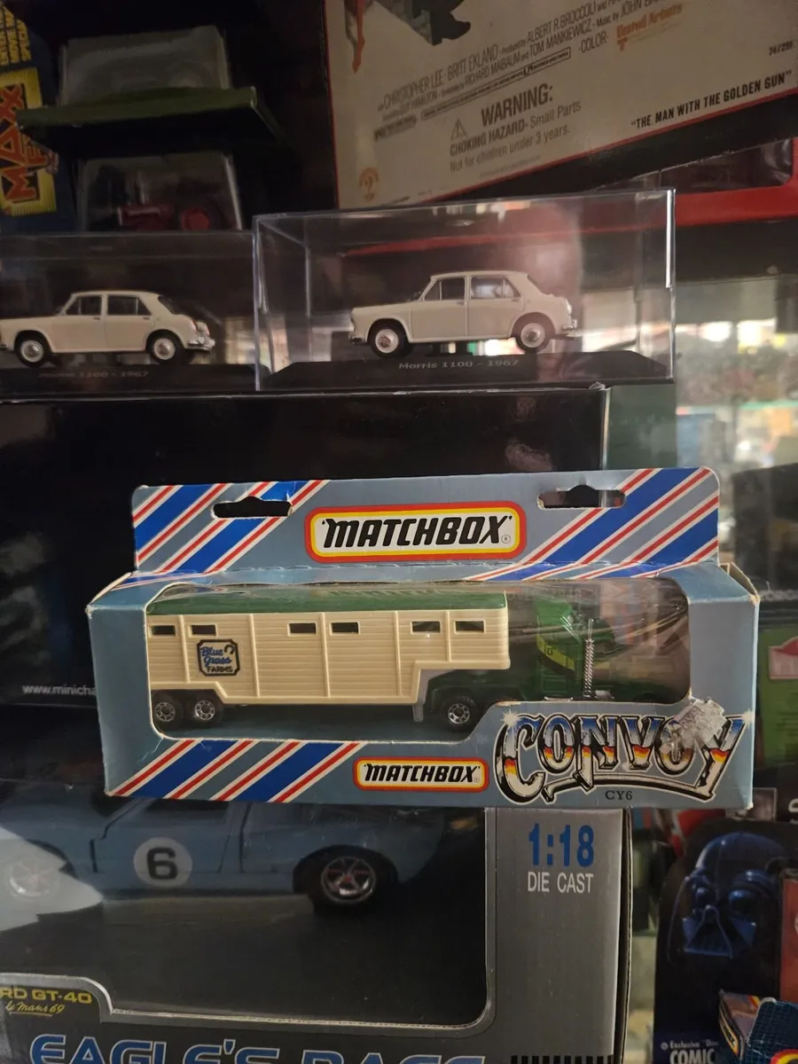 Matchbox Convoy Horse Box Truck - Image 1
