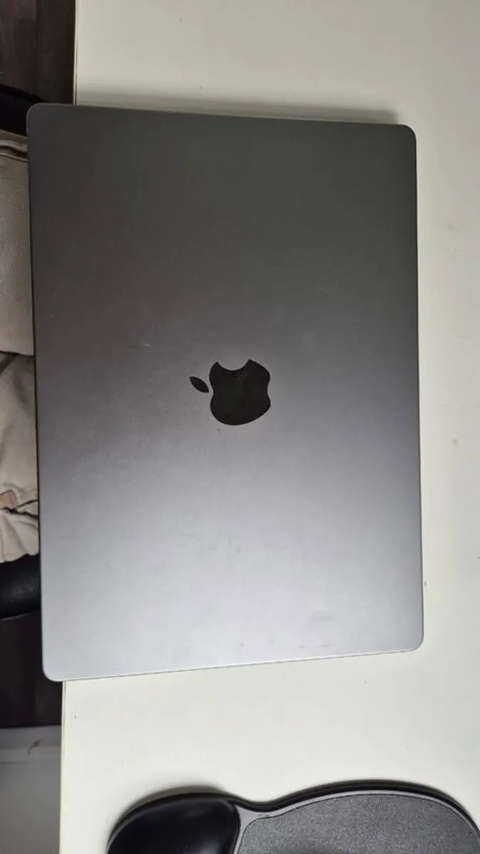 Macbook Pro | M1 pro Chip | 32GB RAM | 500GB SSD | Silver - Image 3