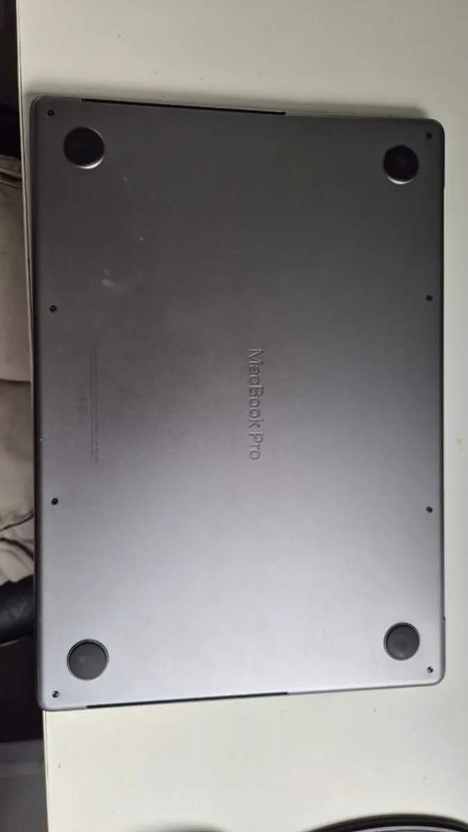 Macbook Pro | M1 pro Chip | 32GB RAM | 500GB SSD | Silver - Image 4