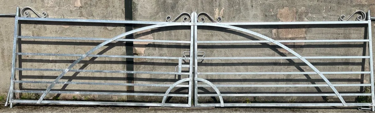 Farm style estate gates - Image 4