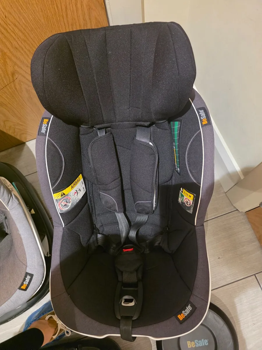 2 car seats with Isofix bases - Image 3