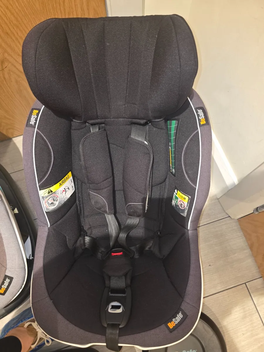 2 car seats with Isofix bases - Image 4