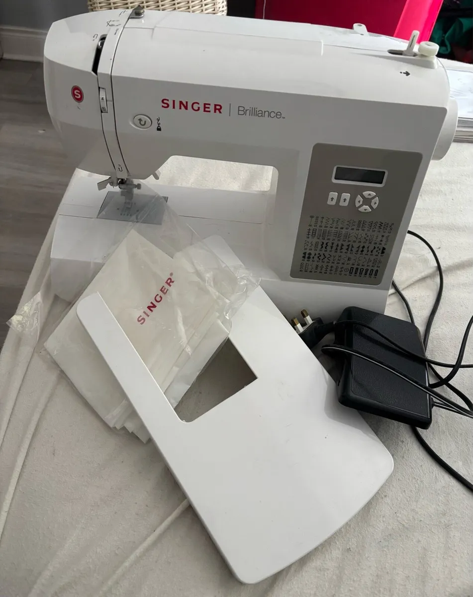 SINGER® Brilliance™ 6180 Sewing Machine - Image 1