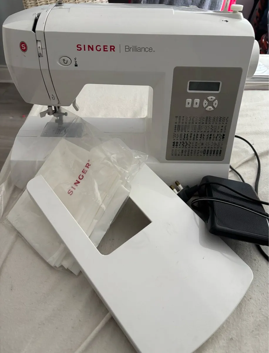 SINGER® Brilliance™ 6180 Sewing Machine - Image 2
