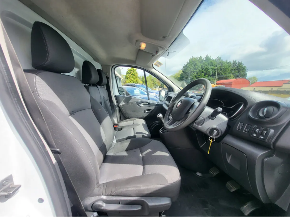 Renault Trafic LL30 ENERGY DCI 120 BUSINESS P - Image 4