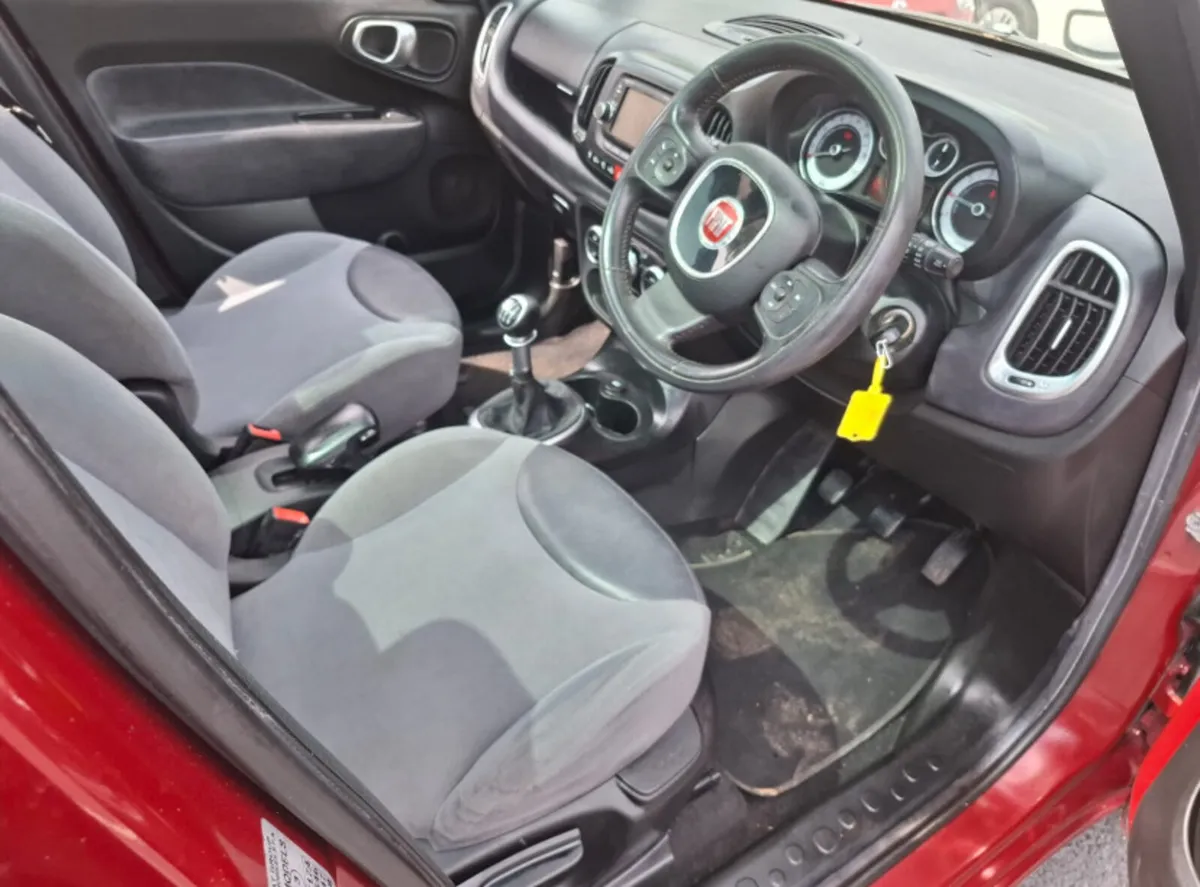 P/X CLASSIC CAR FIAT 500L FULL PANORAMIC ROOF - Image 3