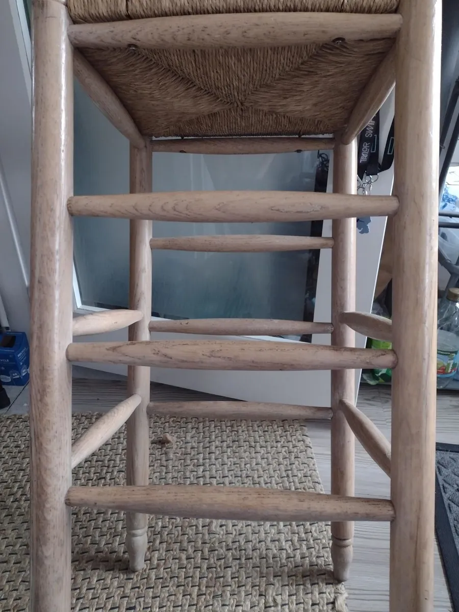 Mid-Century tall heavy Oak bar stool with rope sea - Image 4
