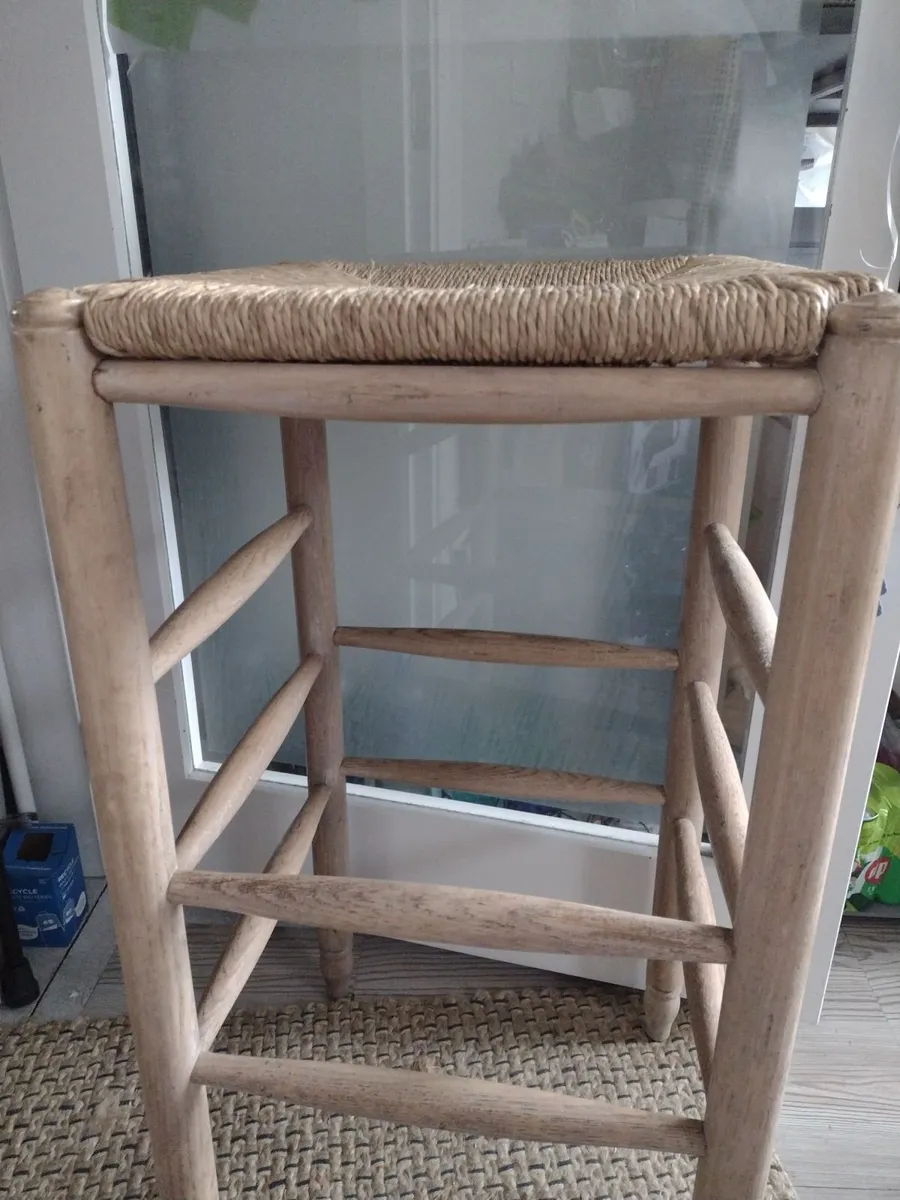 Mid-Century tall heavy Oak bar stool with rope sea - Image 2