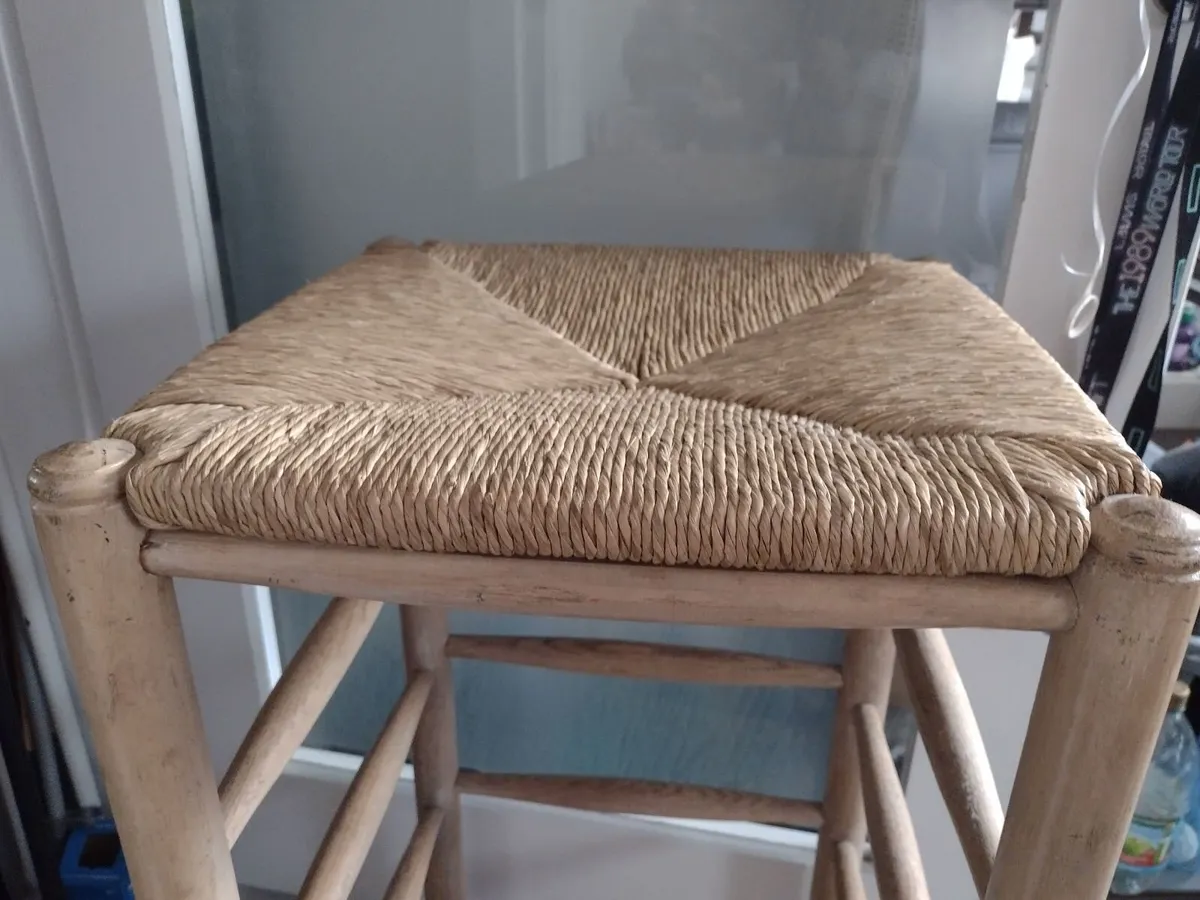 Mid-Century tall heavy Oak bar stool with rope sea - Image 1