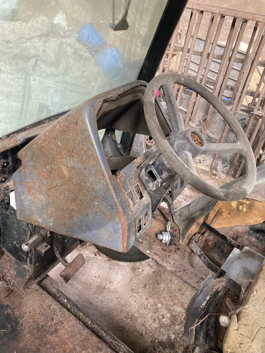 Ford new Holland 40 series cab & spares - Image 3