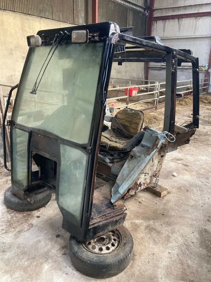 Ford new Holland 40 series cab & spares - Image 4