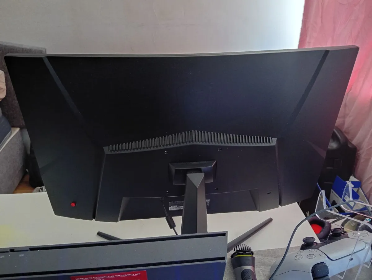 27" MSI 165Hz Curved Gaming Monitor - Image 3