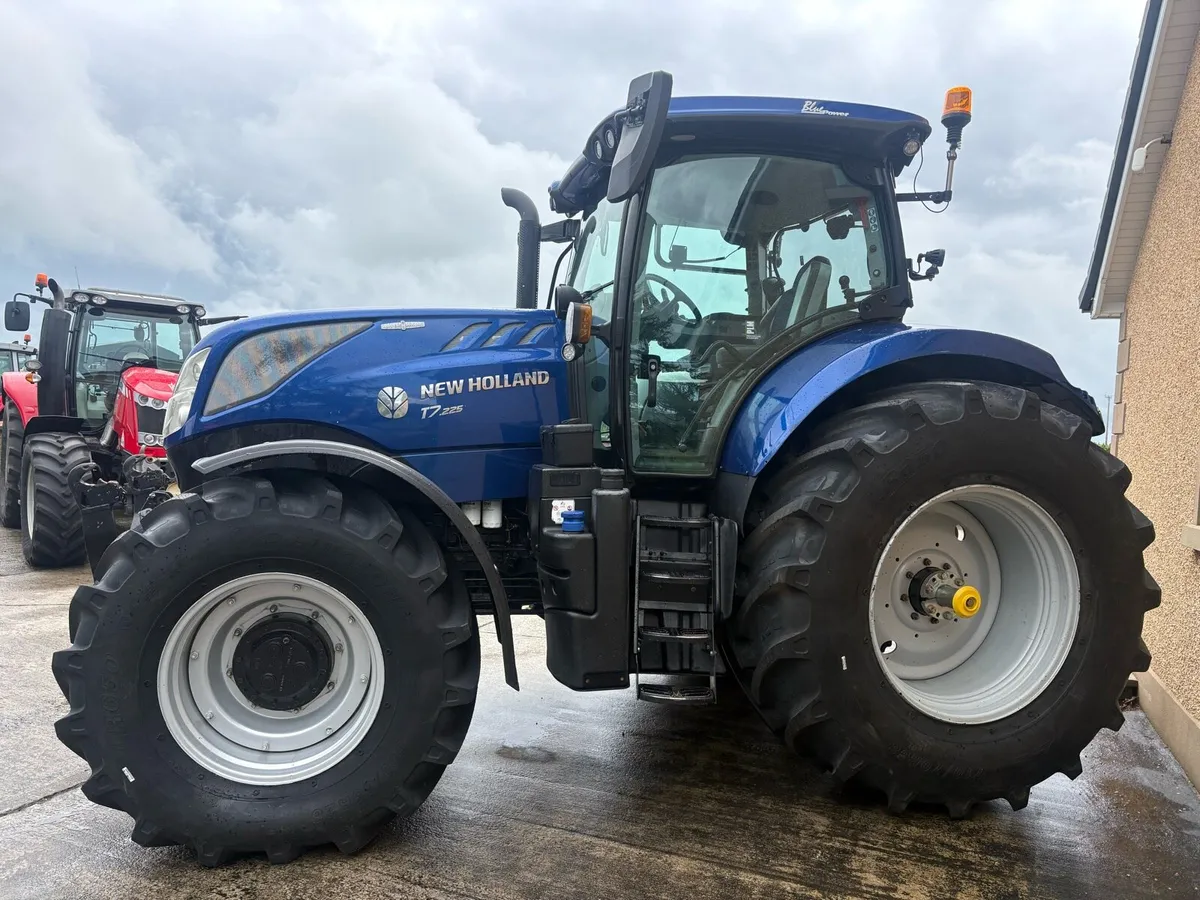 New Holland T7.225 - Image 4
