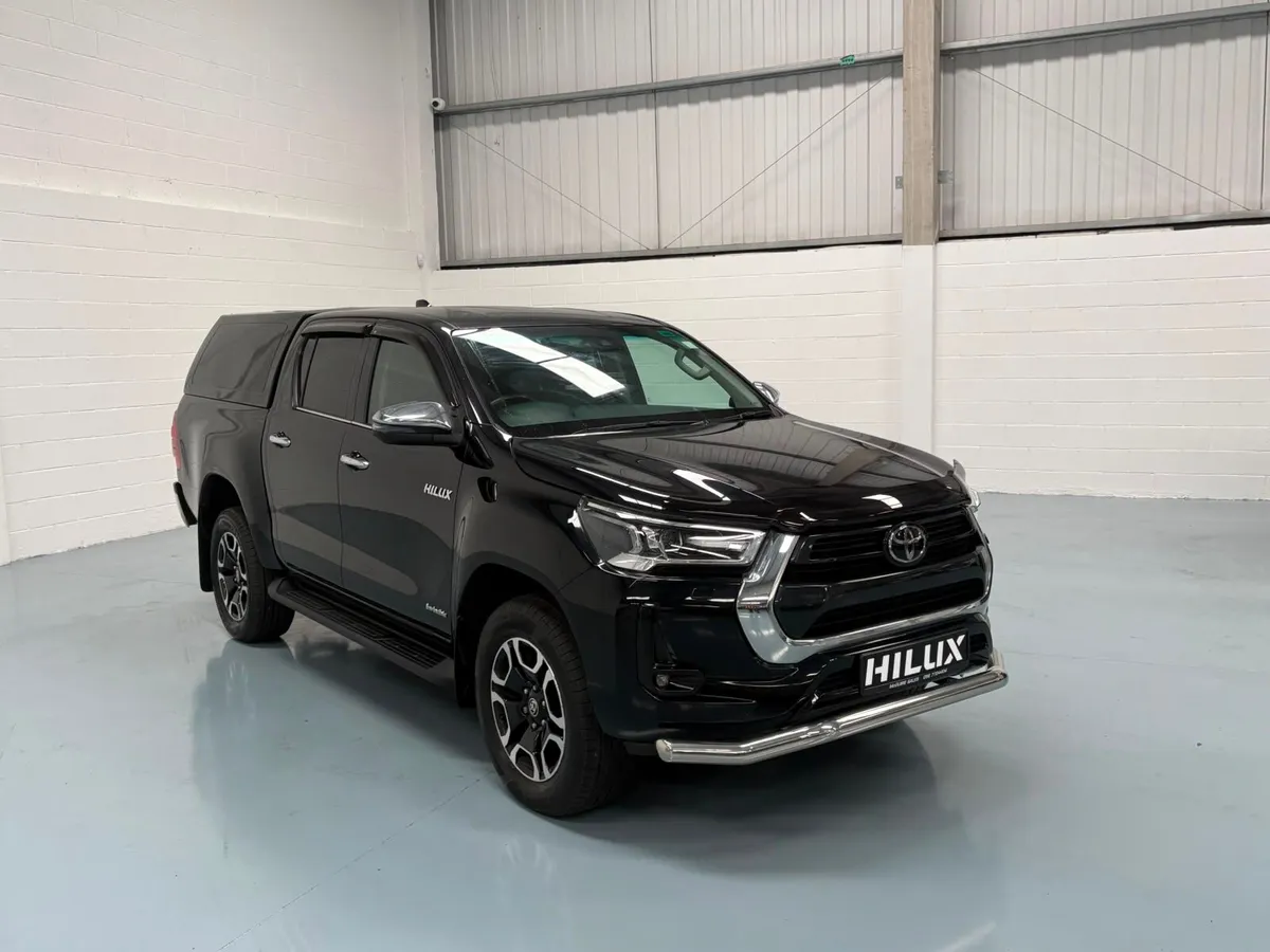2023 Toyota Hilux Invincible 2.4 - Image 3