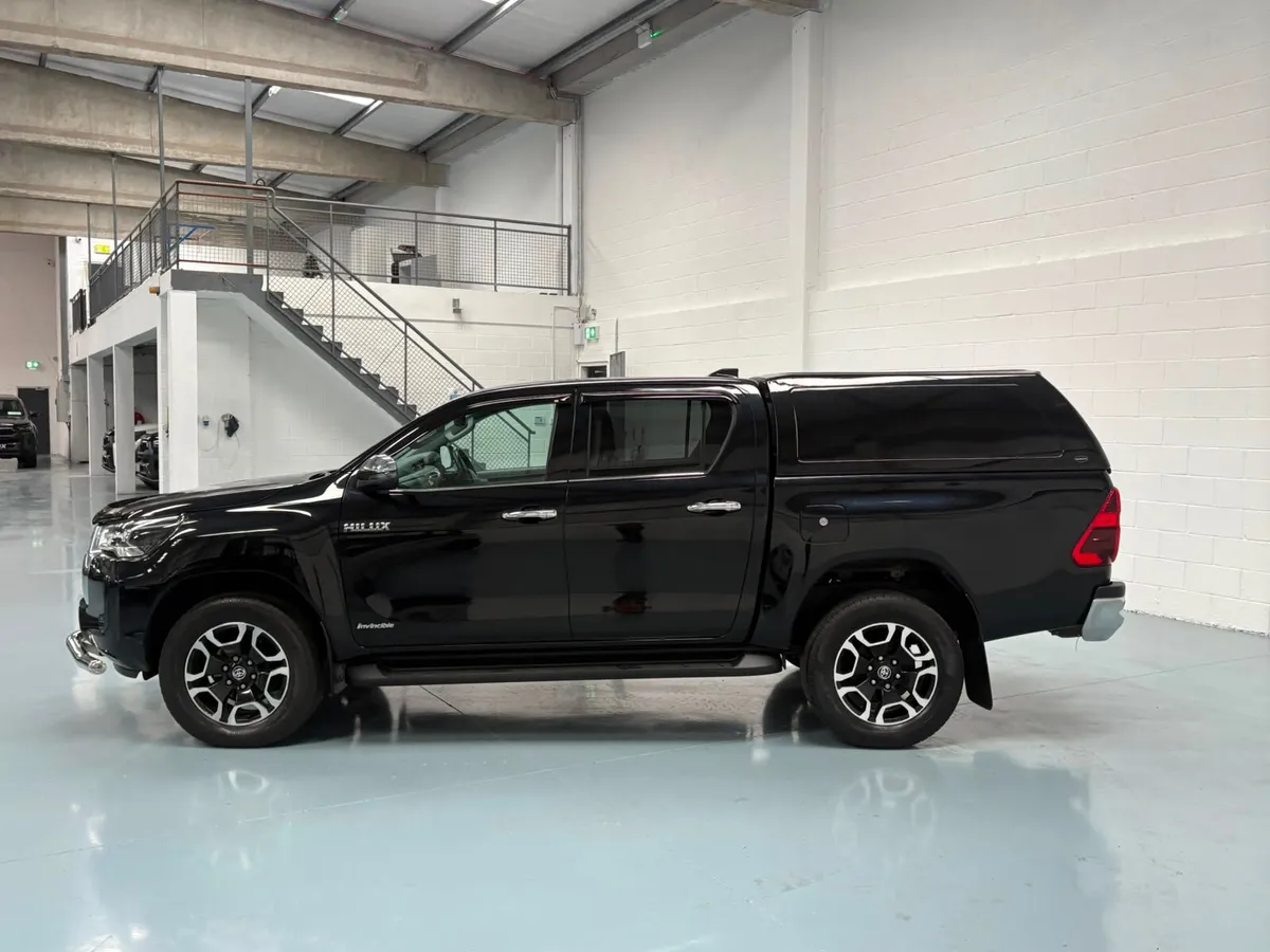 2023 Toyota Hilux Invincible 2.4 - Image 4