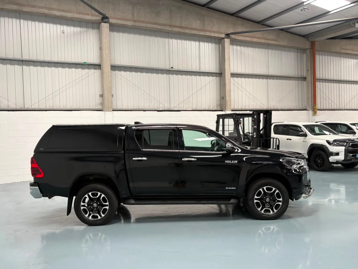 2023 Toyota Hilux Invincible 2.4 - Image 2
