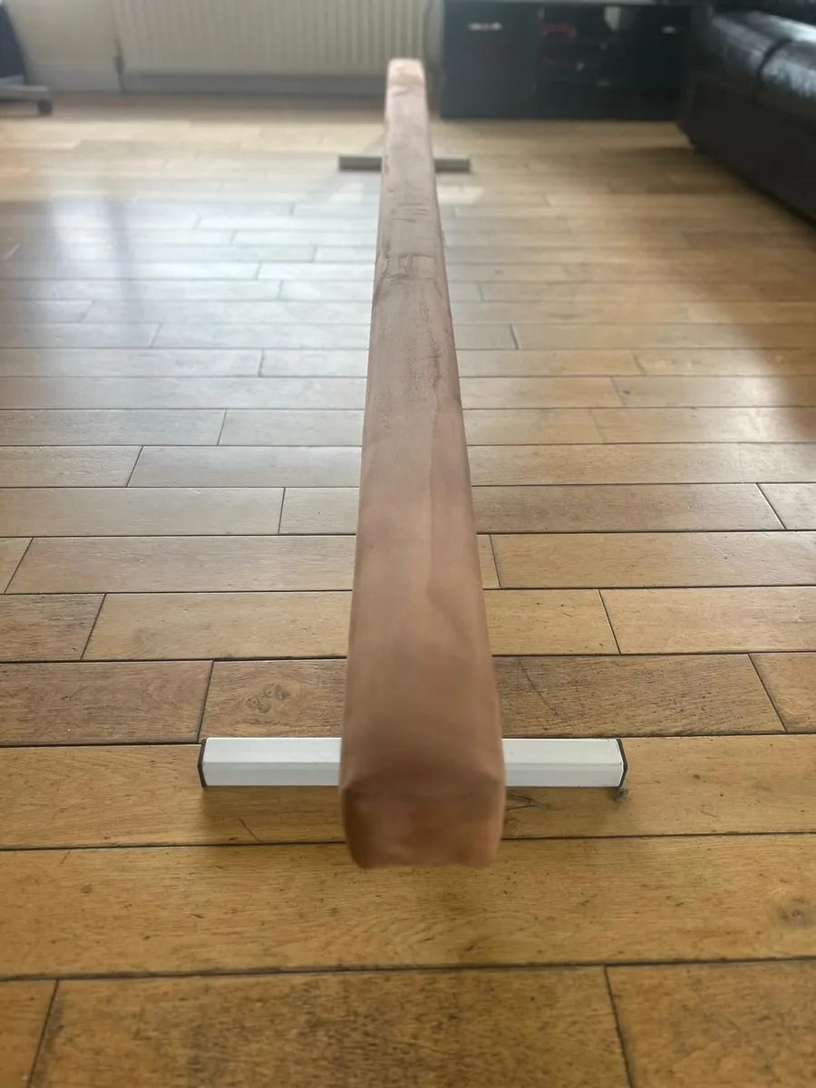 Gymnastics beam - Image 1