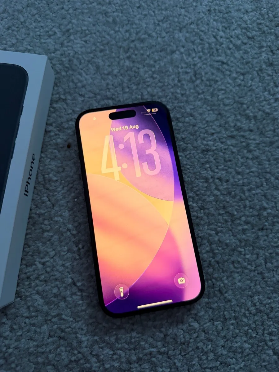 iPhone 16 - Image 3