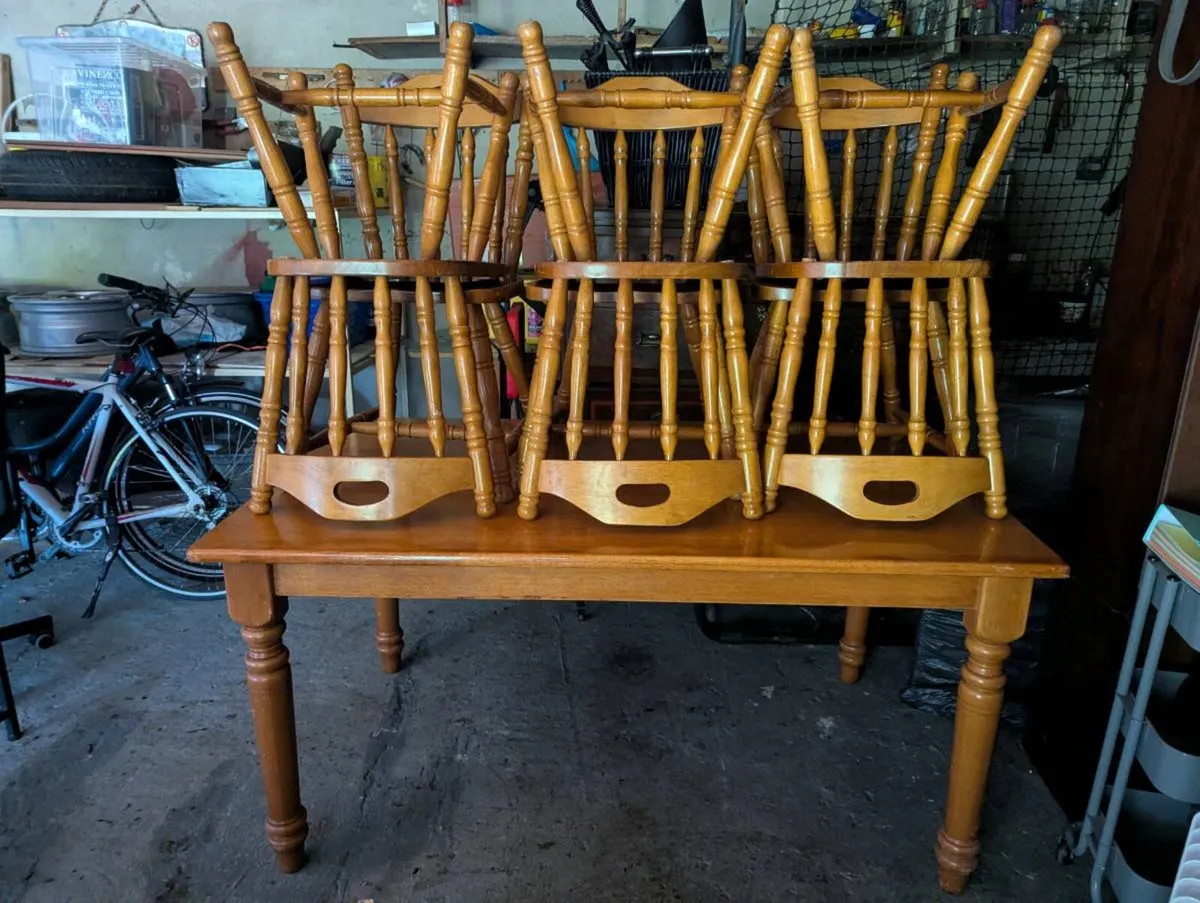 Dining table and 6 chairs - Image 3