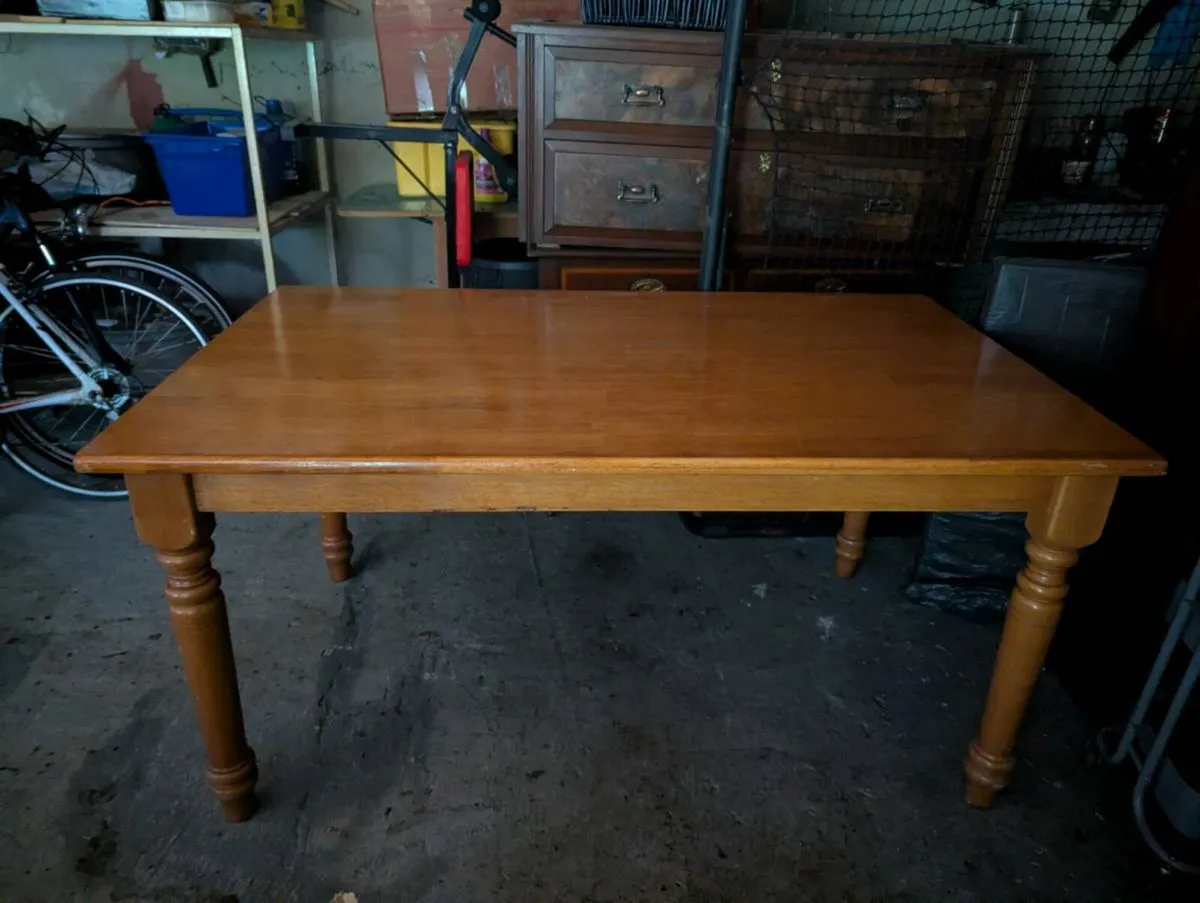 Dining table and 6 chairs - Image 1