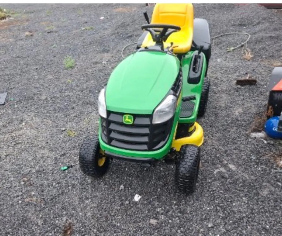 Ride on lawn mower - Image 1