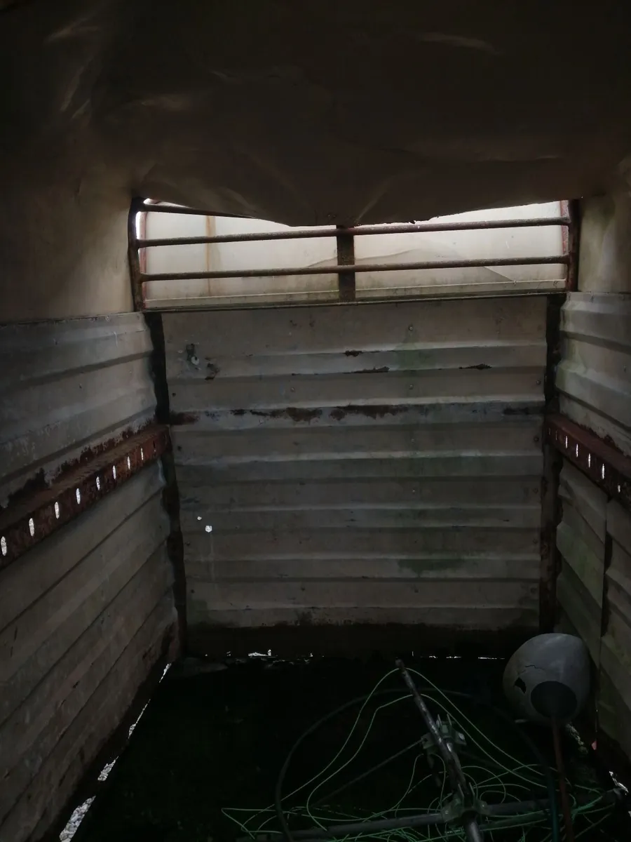 Cattle trailer - Image 1