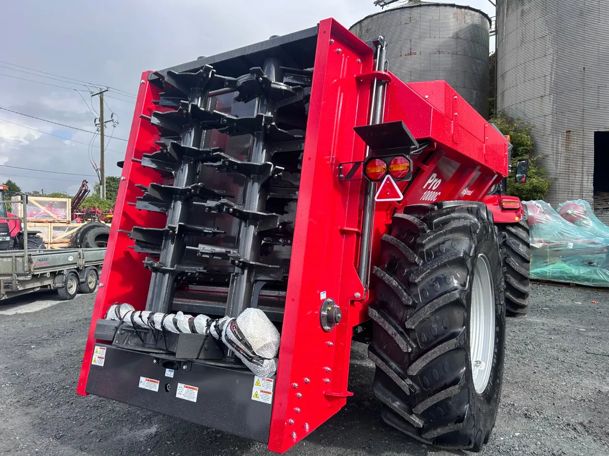 AGRISPREAD DUNG SPREADER IN STOCK - Image 3