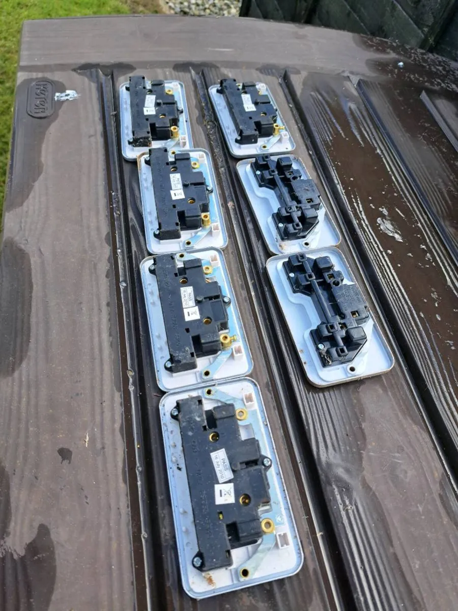 7 industrial  electric  sockets - Image 3
