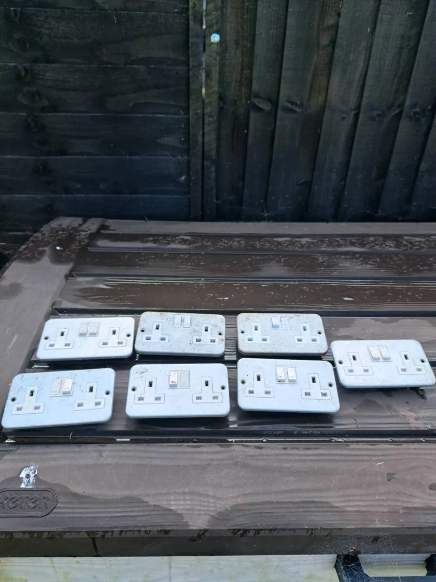 7 industrial  electric  sockets - Image 1