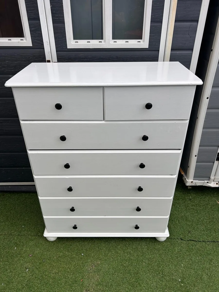 White chest of drawers - Image 1