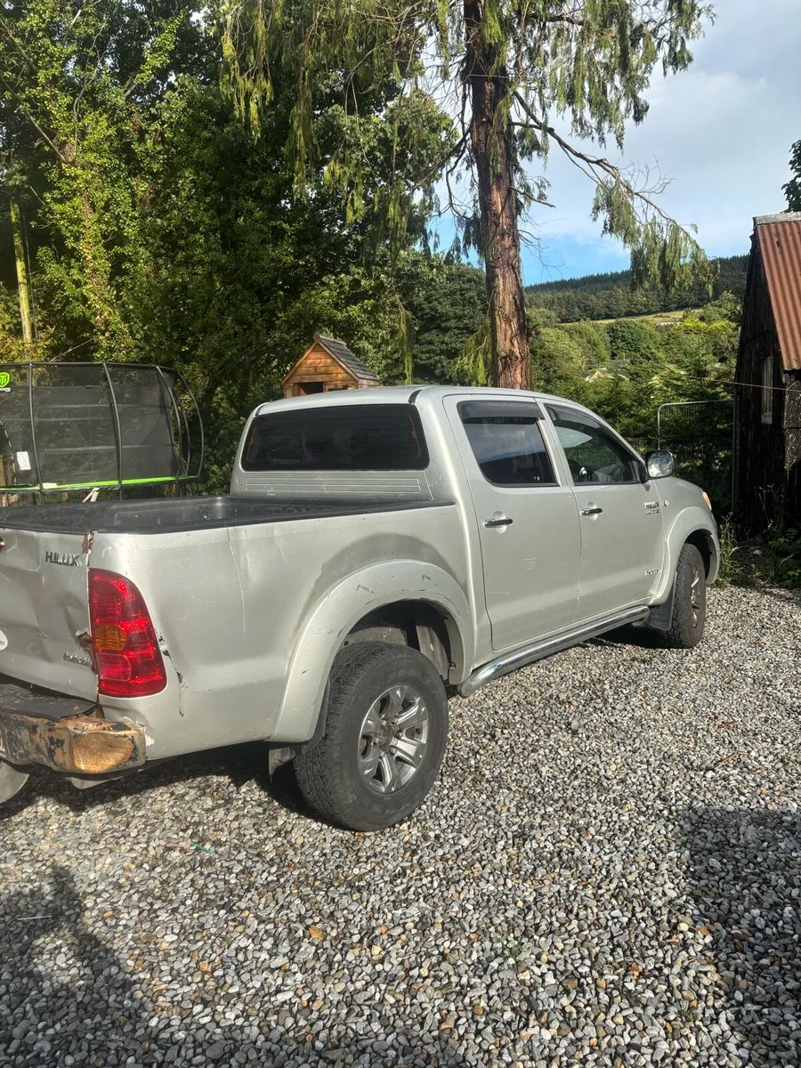 Toyota Hilux - Image 2