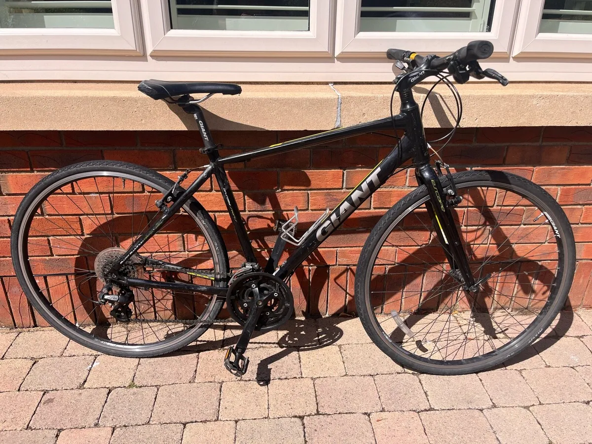 Giant escape men’s hybrid bike - Image 1