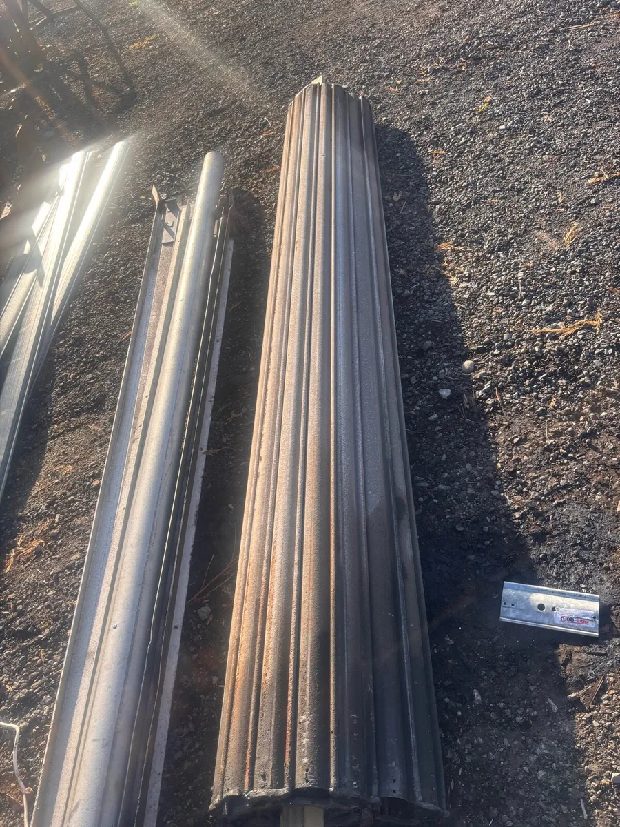 Electric roller door