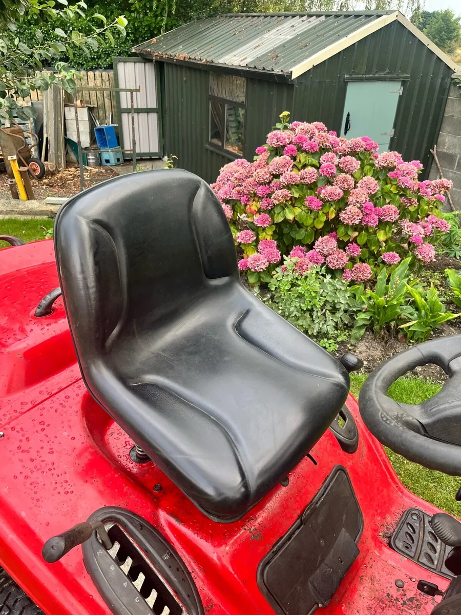 Ride on lawnmower - Image 2
