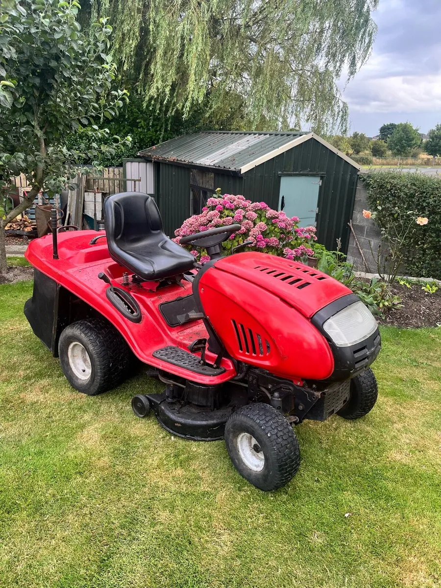 Ride on lawnmower - Image 1