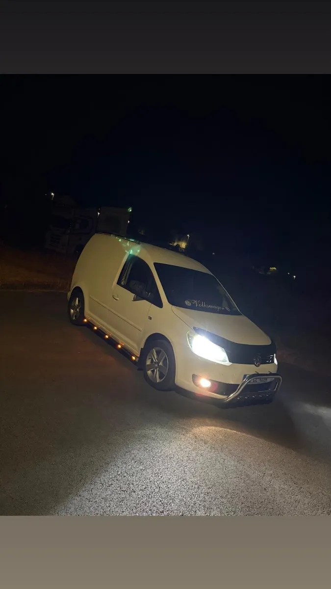 Volkswagen Caddy 2011 - Image 1