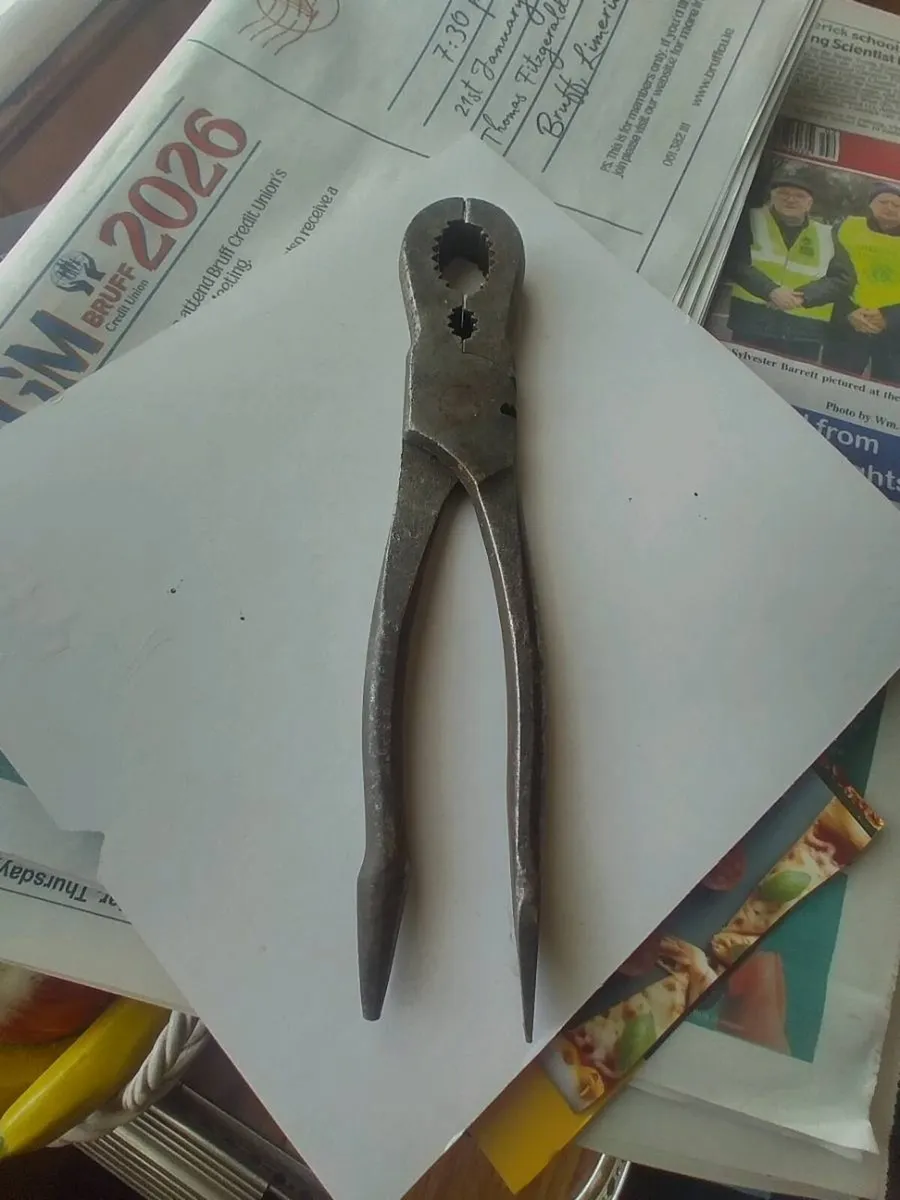 Vintage  WW2 Elliot Lucas pliers - Image 1