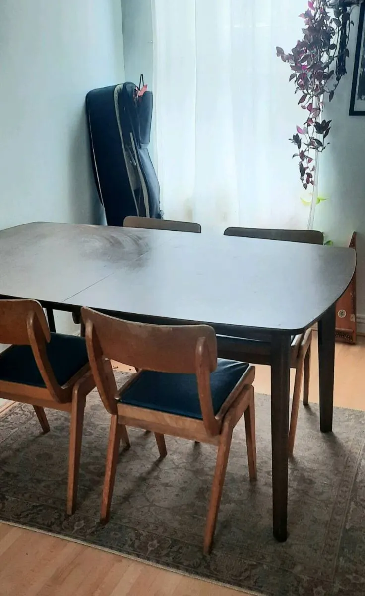 Dining table - Image 1
