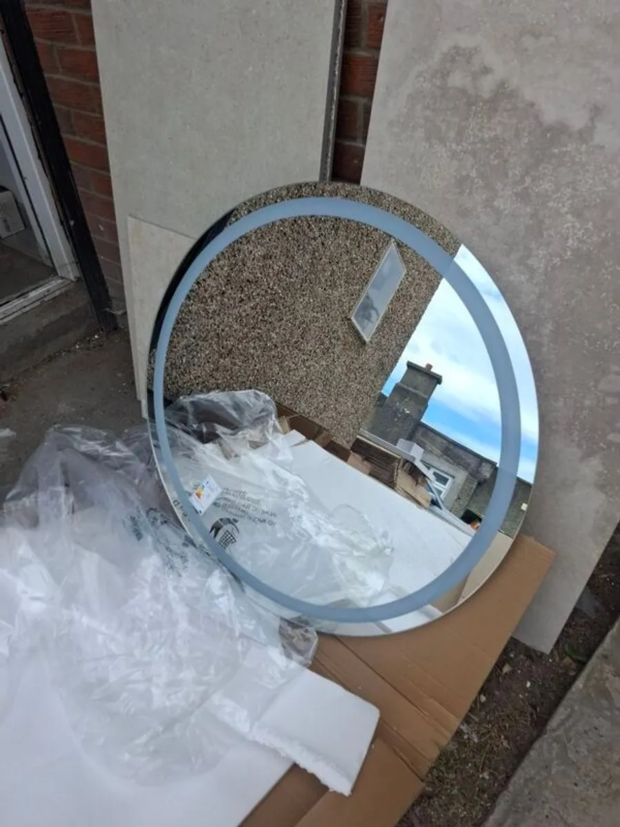 Britton Shoreditch 900 LED Bathroom Mirror - Image 3