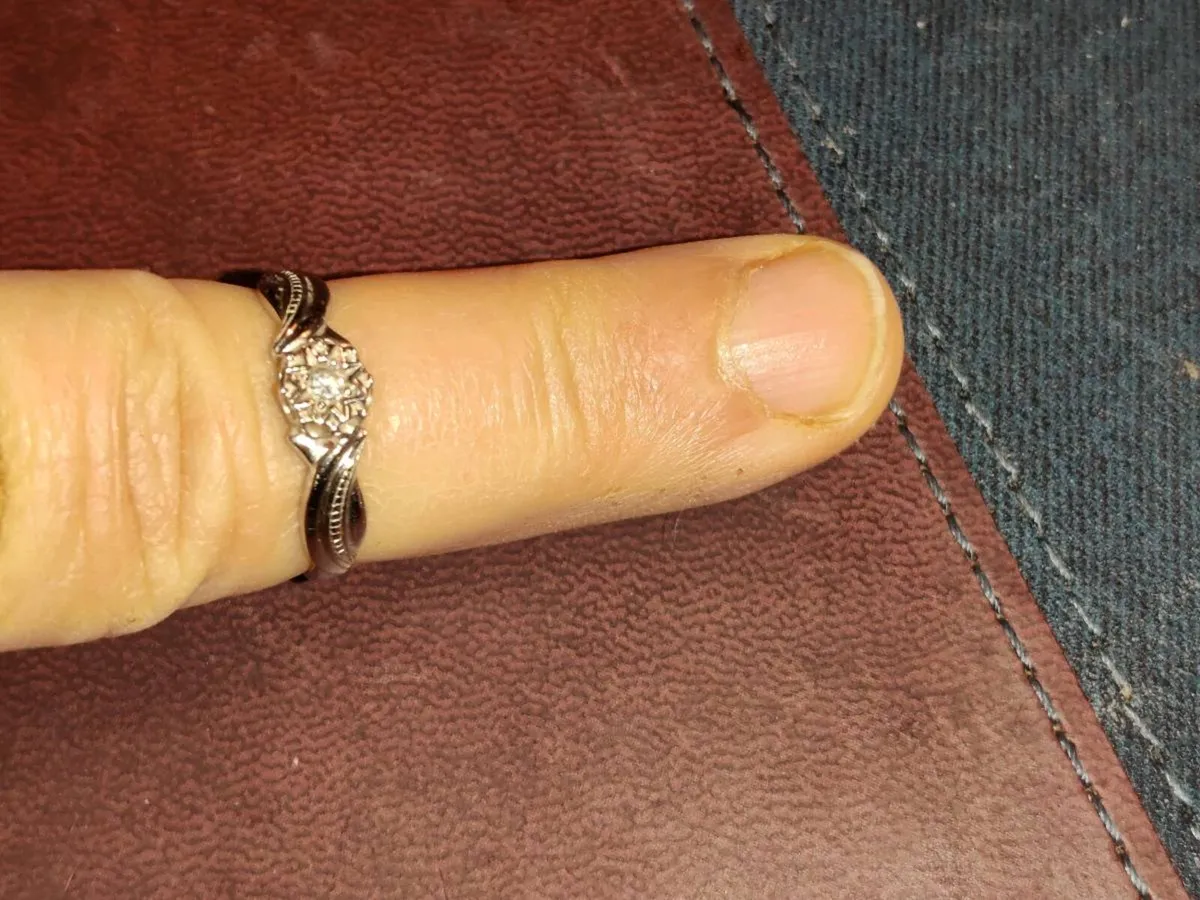 DIAMOND TWIST SOLITAIRE, 9CT WHITE Gold New Ring ! - Image 4
