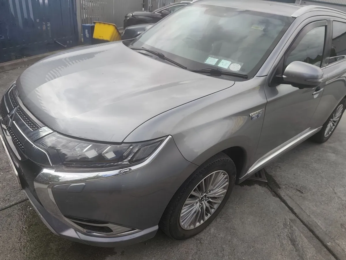 191 Mitsubishi Outlander hybrid - Image 4