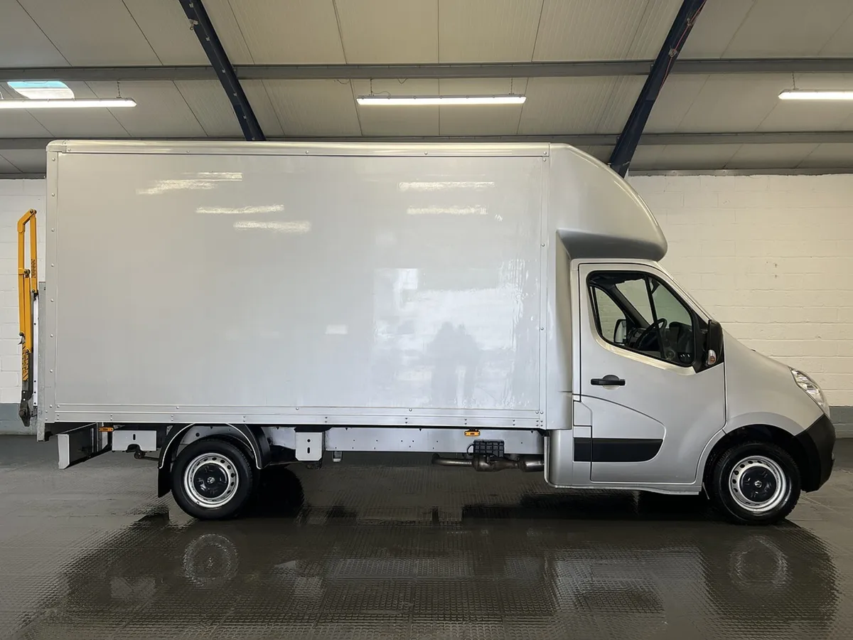 2018 Vauxhall Movano Luton Box Van - Image 1