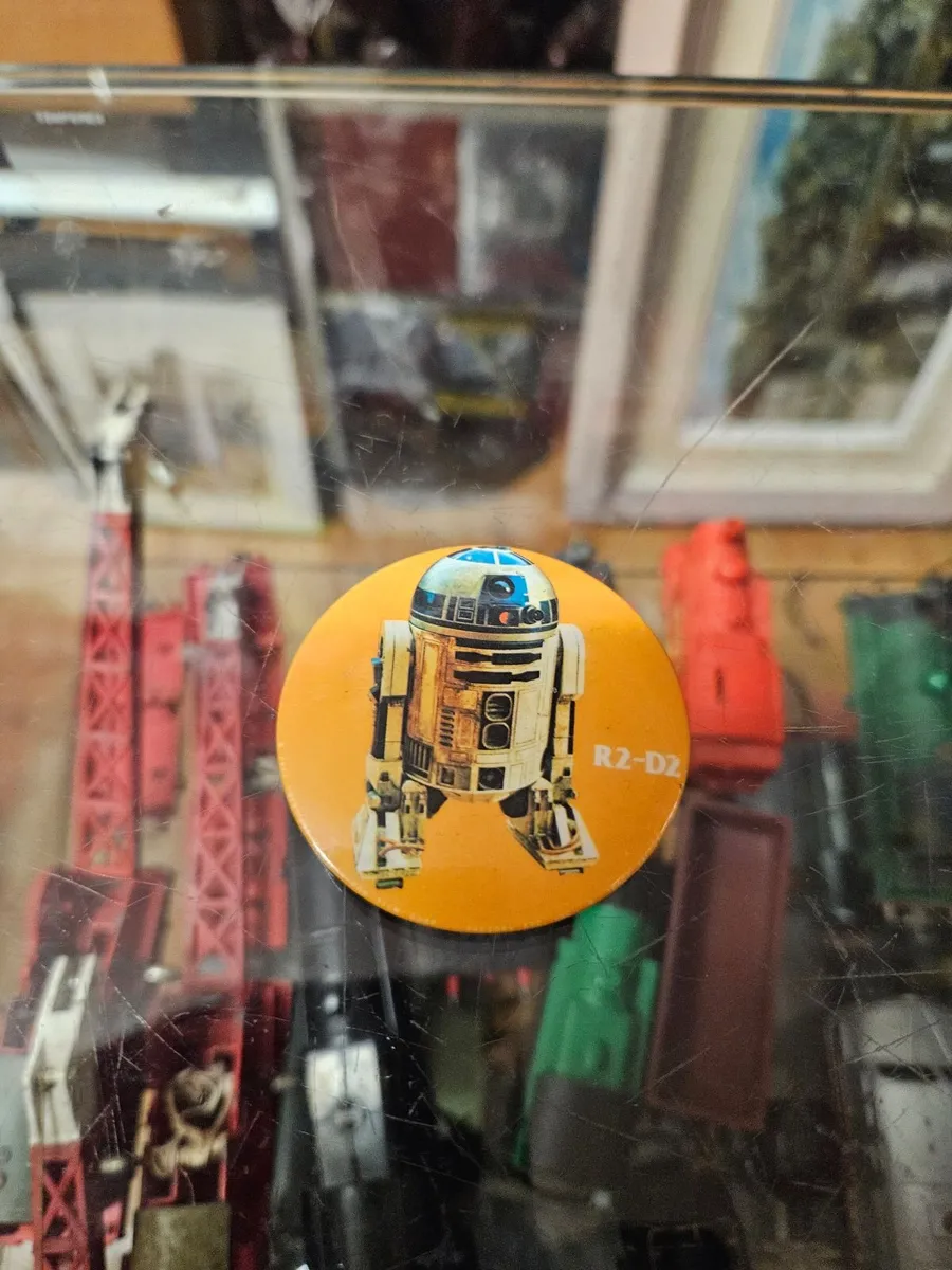 Vintage Star Wars R2D2 Badge - Image 1