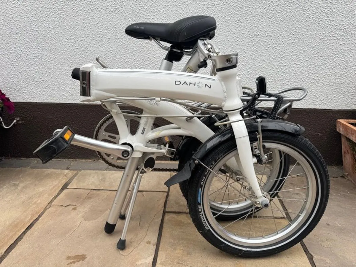 Dahon Curve D3 Folding Bike, Excellent Condition - Image 2