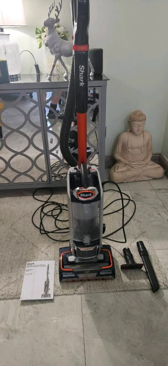 Shark  upright  vacuum cleaner - Image 3
