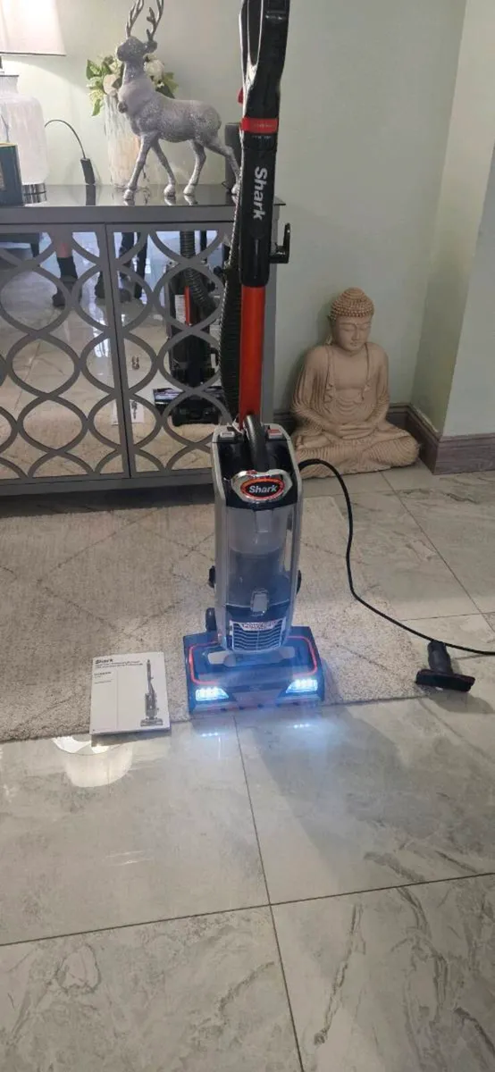 Shark  upright  vacuum cleaner - Image 4