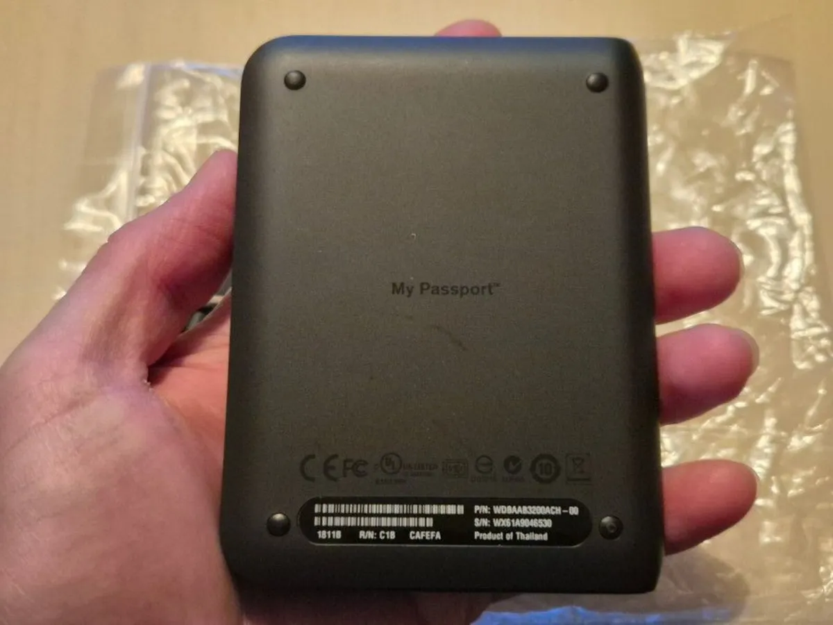 WD My Passport 320GB portable hard disk - Image 1